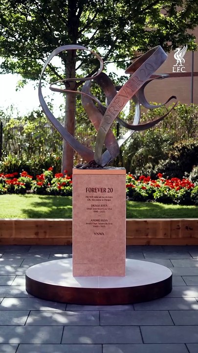 Il Liverpool inaugura un monumento permanente per Diogo Jota e André Silva