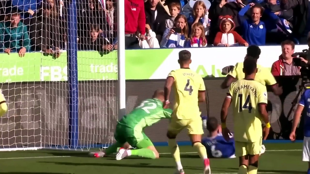 03 - Top 16 Goalkeeper Saves in Football - Football Nerd