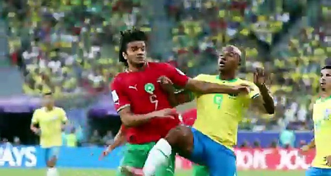 😱 SHOCKING Football Battle for the Ball! The C...
