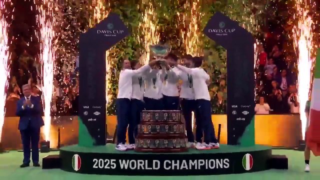 Coppa Davis, la nazionale italiana alza l'insalatiera