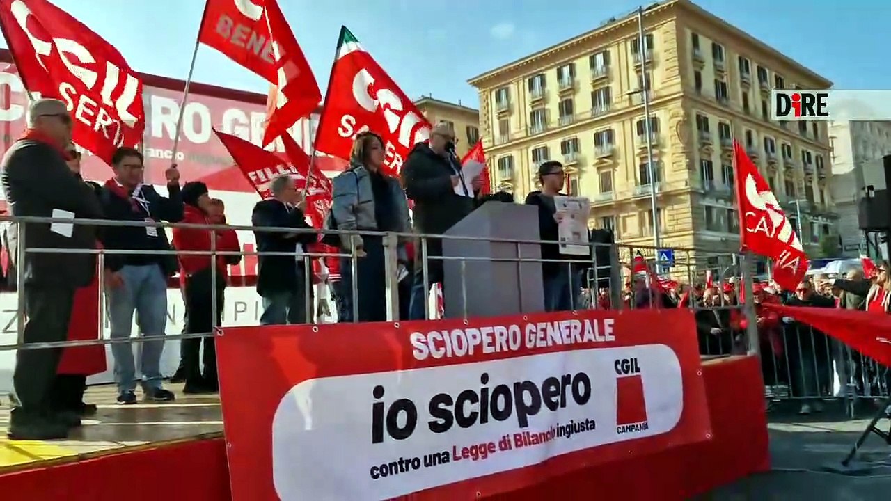 I giornalisti di Repubblica sul palco della Cgil: "Per i lavoratori del gruppo Gedi nessuna garanzia sul futuro"