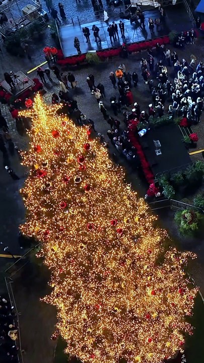 Il sindaco Gualtieri inaugura le luci di Natale a Roma