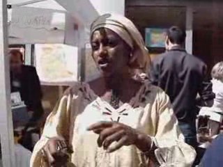 Une habitante africaine de la rue Petit, à Paris