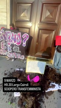 'Non una di meno' lascia letame sotto l'ufficio di Bongiorno contro il ddl sulla violenza sessuale