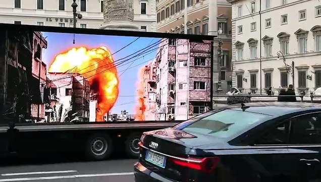 Gaza, Amnesty e Greenpeace portano a Chigi le immagini dei bombardamenti avvenuti durante la 'tregua'
