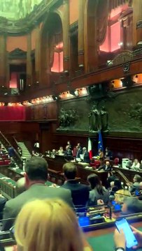 Daniela Santanchè si dimette, nell'Aula della Camera l'applauso di gioia delle opposizioni