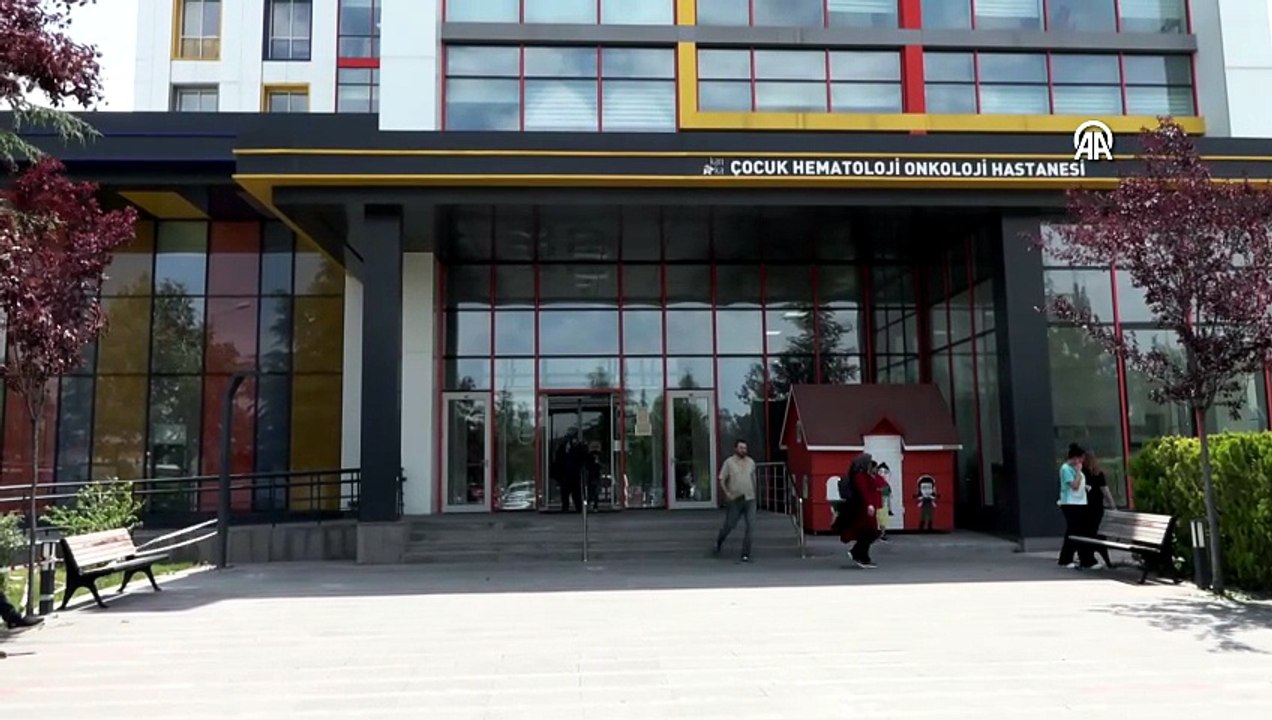 Beşiktaş taraftar grupları KANKA Hastanesi'ndeki kanser hastası çocuklara hediye dağıttı | Ajansspor | AA