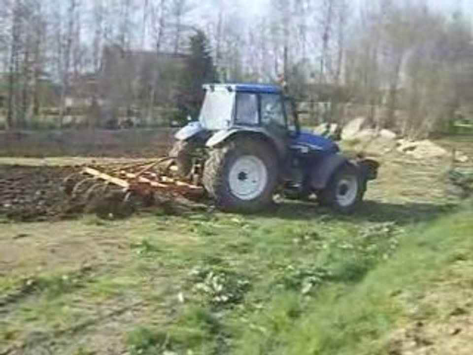 New holland tm 140 et déchaumeur