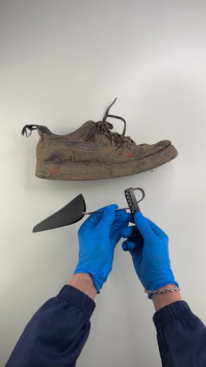 How to clean NIKE Air Force 1 black ? #asmr #cl...