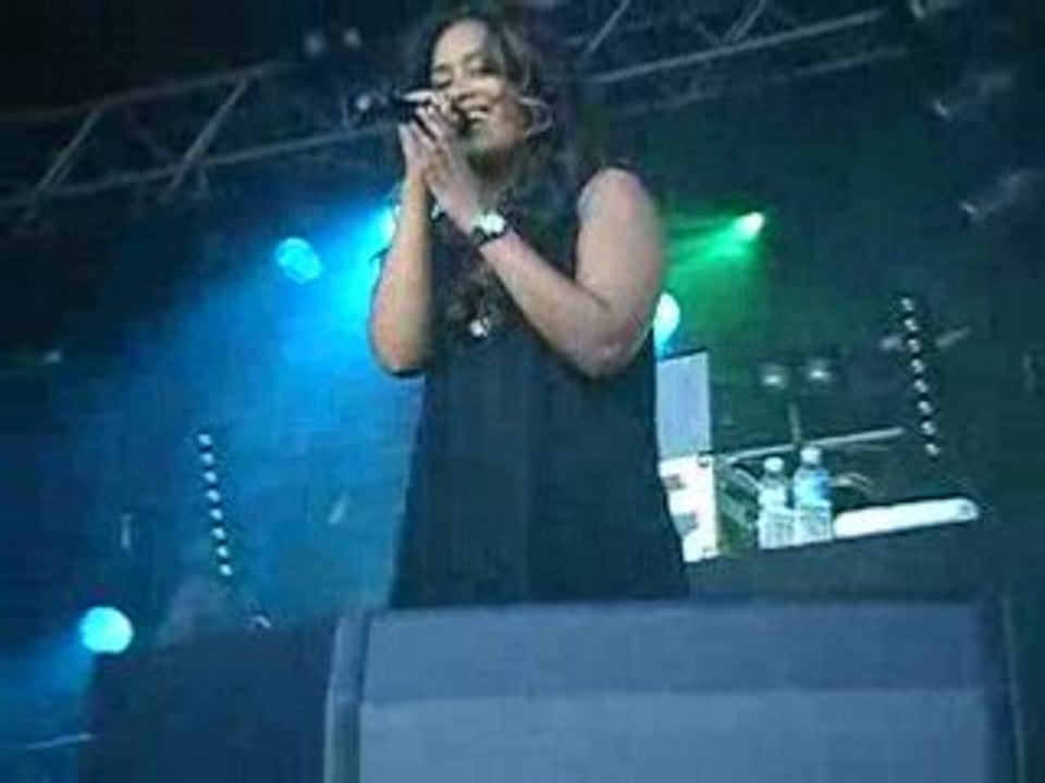 Amel Bent a palaiseau