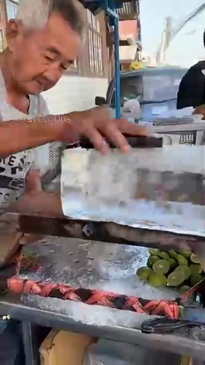 Thai Grandpa making iced lemon tea using the old method