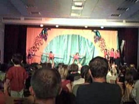 1ère danse Charlotte Elène Lorli etc ... Gala 2008