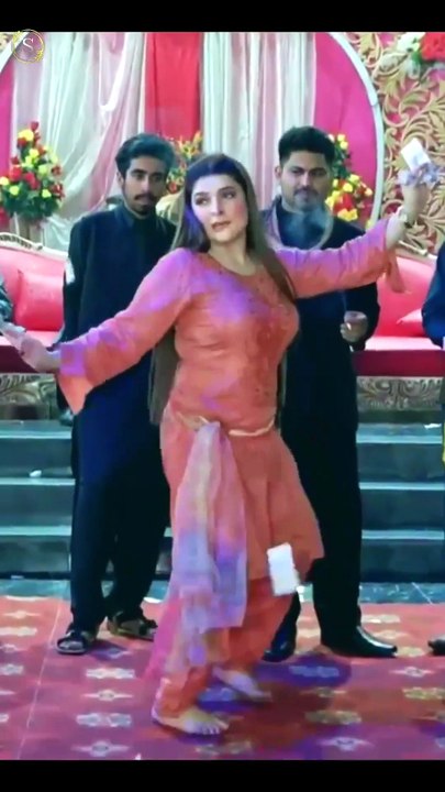 This Dance Performance is Pure Joy! 🤩Long nak da uto lak patla#ChahatBaloch# Bollywood#DancePerformance#SStudio 6