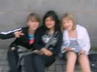 Haha la pose dans l'vide xD . Jvm ! (L)