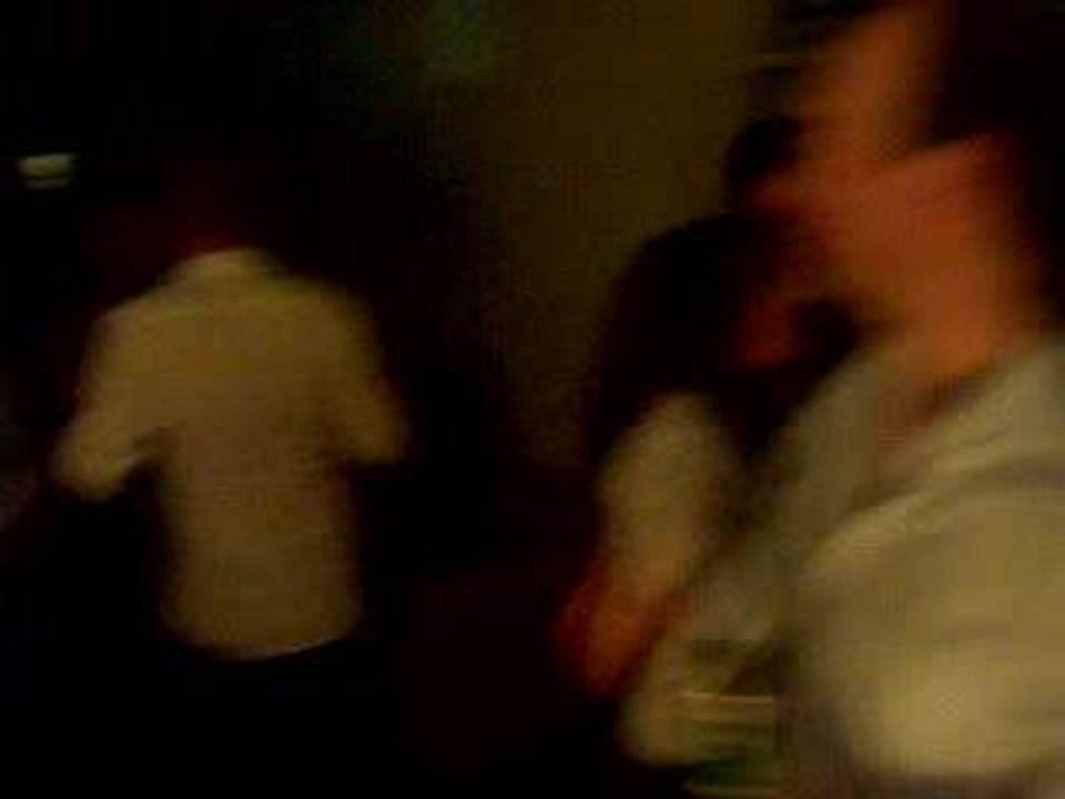 Paris Dernière Sharpi danse