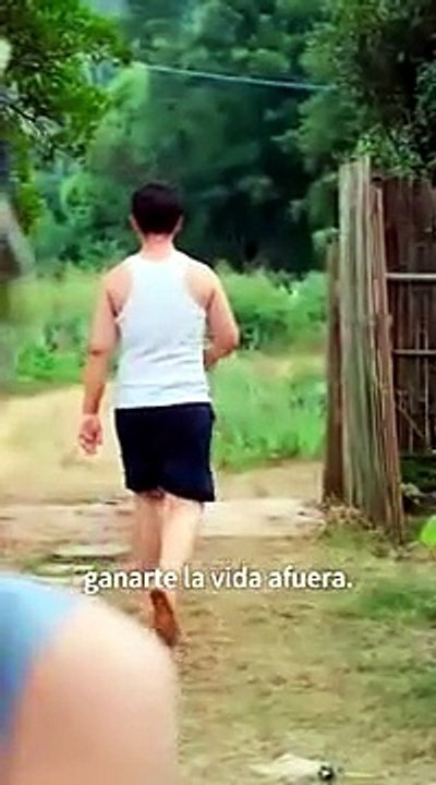 El joven regreso a su casa y encontró a una hermosa mujer durmiendo en su cama Parte 1