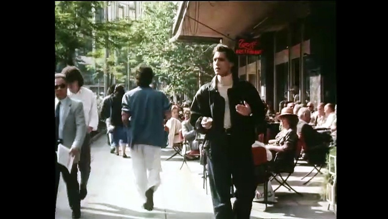 ΠΑΝΩ ΚΑΤΩ ΚΑΙ ΠΛΑΓΙΩΣ (1992)
