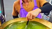Colorful Thai glutinous rice dessert quickly sliced by ninjas