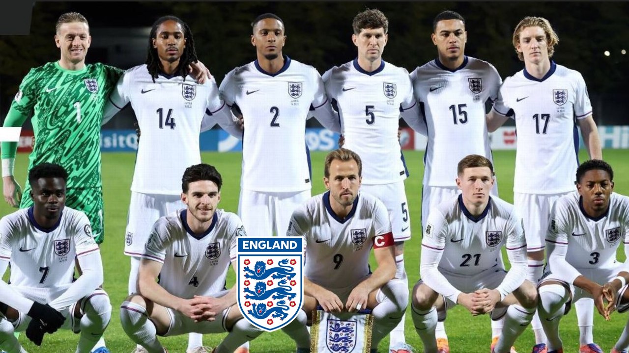 Jugadores de Inglaterra llegan al hotel de concentración en Santa Fe previo al duelo con México