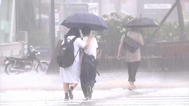 [날씨] 본격 무더위 시작...밤부터 충청 이남, 내일 전국 '장마 영향' / YTN
