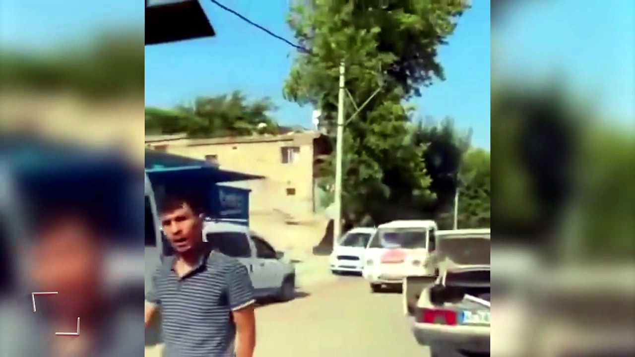 Kahramanmaraş'ta trafikte yaşanan tartışmada bir kişi, bagajdan aldığı bıçakla tartıştığı sürücünün üzerine yürüdü