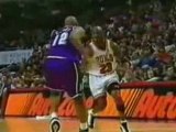 Michael Jordan posterizes Glenn Robinson