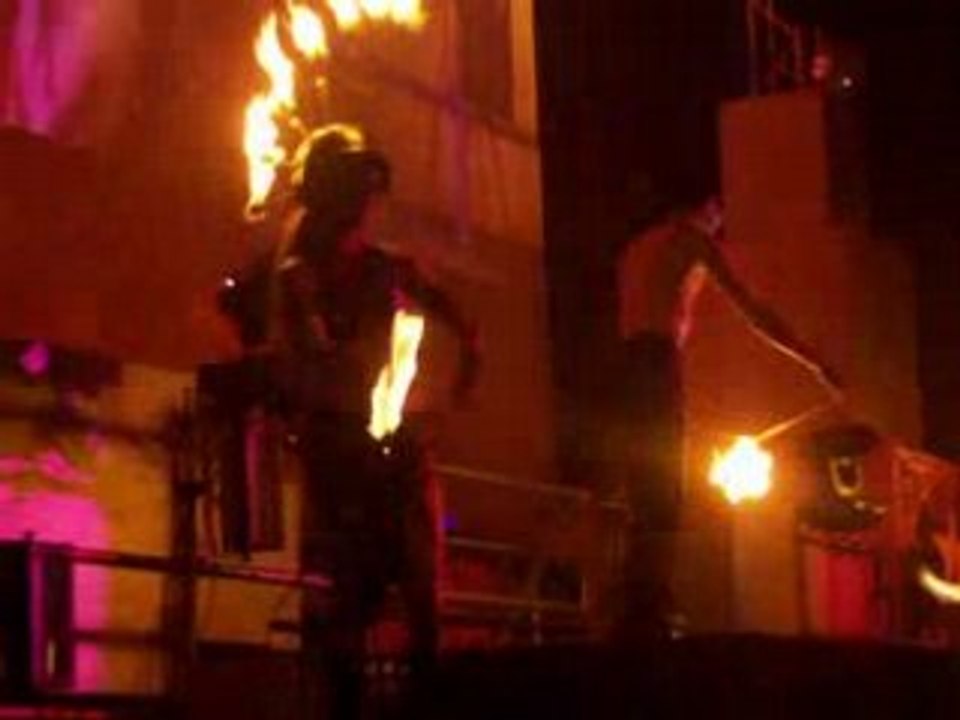18extrait DJ rhutless fireshow qlimax 2007