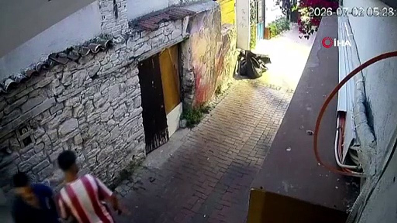 Kuşadası'nda kan donduran vahşet: Korkunç cinayet kamerada!