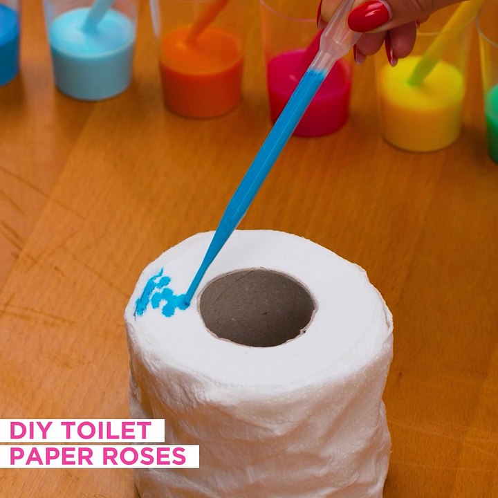 Make a budget friendly bouquet out of toilet paper 🌹🧻