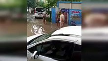 Sadece 10 dakikalık yağmur İstanbul'a yetti! Her yer sular altında..