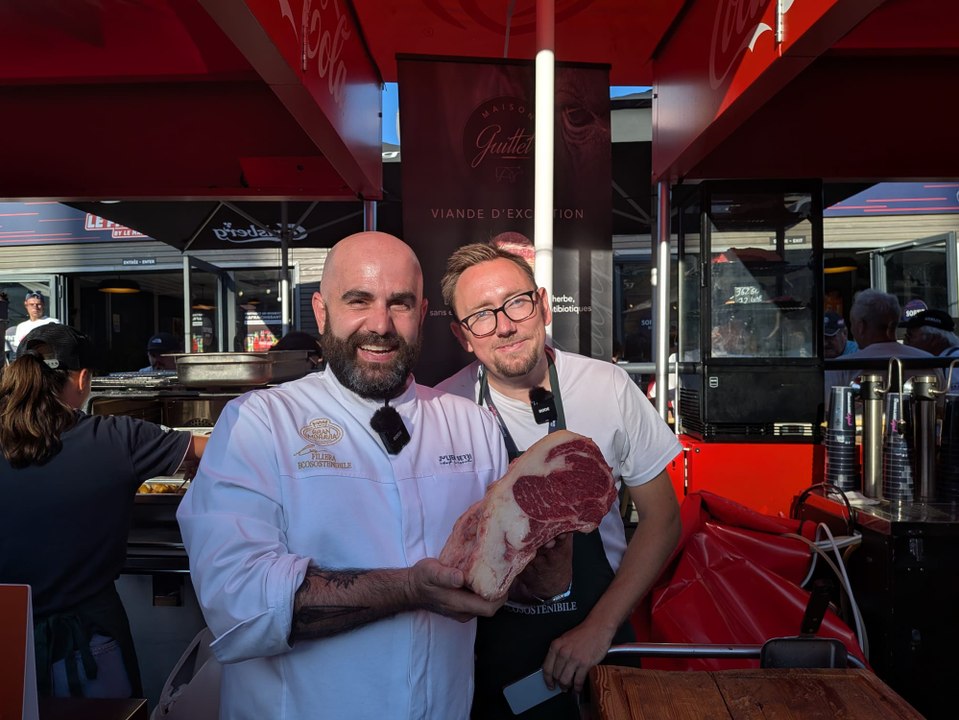 Au Mans Classic, vous pouvez manger du wagyu, une viande japonaise venue de Sarthe : ce youtubeur nous le cuisine