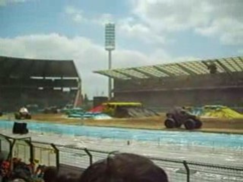 defiler des truks au monster jam stade roi baudoin 29/07/08