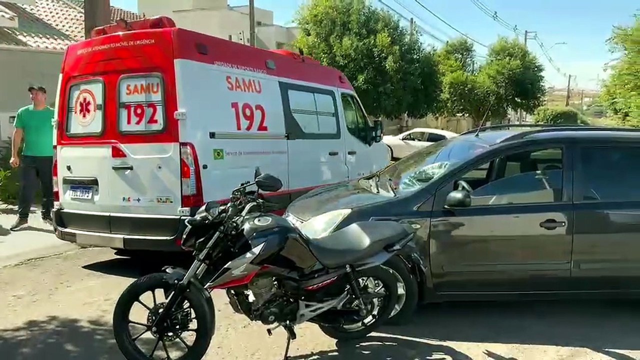 Motociclista fica ferido após colisão em cruzamento de Umuarama