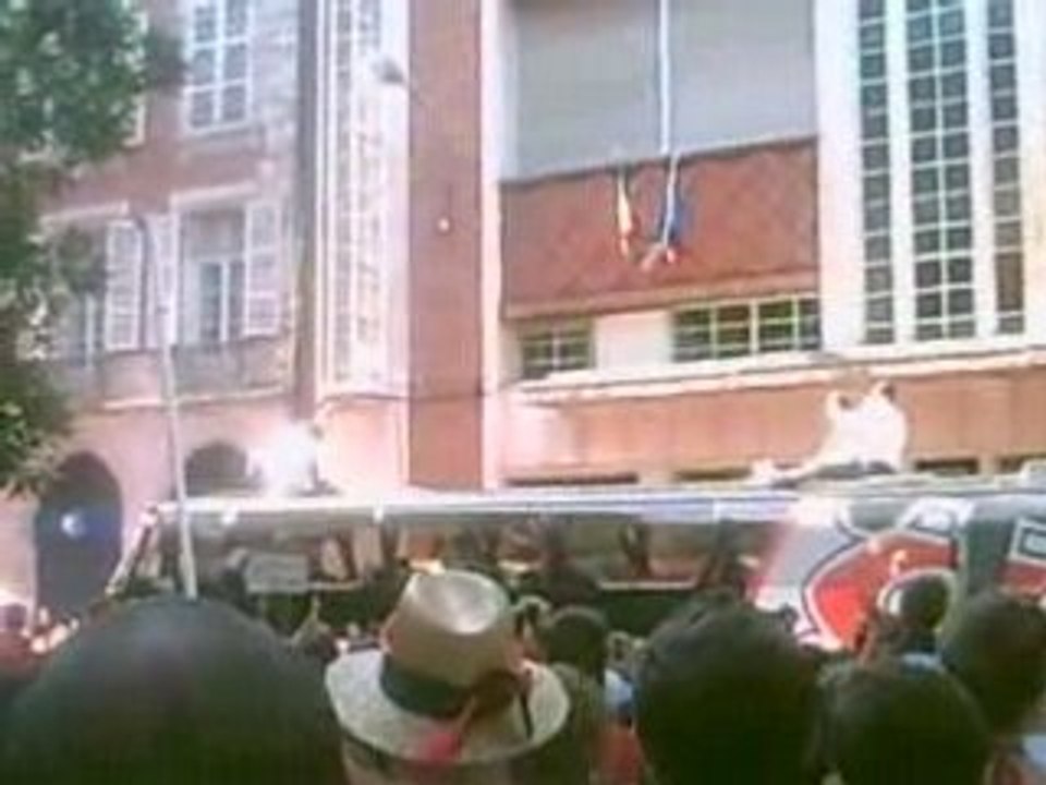 18h19 - Sur le bus du Stade