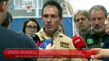 Bombers alerta de situación "difícil" en el incendio de La Bisbal (Girona) por cambio de viento
