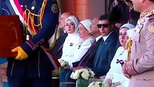 هدية تذكارية من وزير الدفاع للرئيس السيسي خلال افتتاح مقر القيادة الاستراتيجية