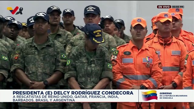 Pdta. (E) Delcy Rodríguez condecora con la Medalla Héroe de Venezuela a rescatistas de la India
