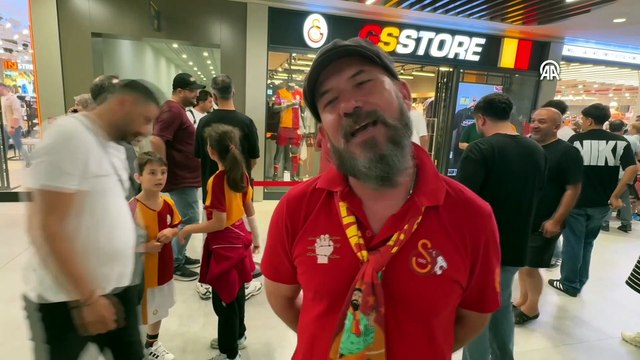 Galatasaray'ın şampiyonluk kupası Düzce'de taraftarlarla buluştu | Ajansspor | AA