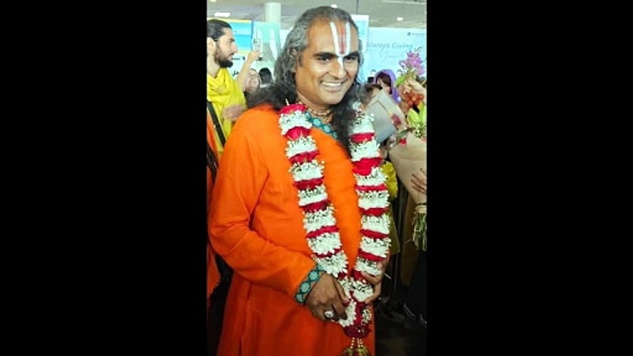 Swami Vishwananda teaching Krishna JanMashtami 2022