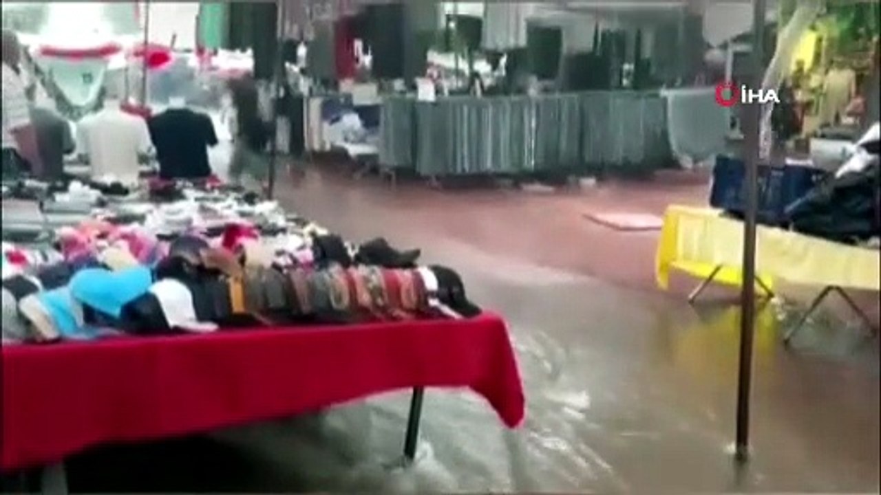 Tavşanlı'da yarım saat süren sağanak hayatı olumsuz etkiledi