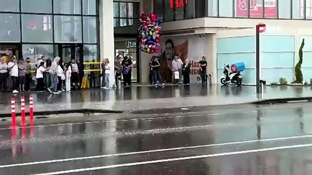 Düzce’de sağanak yağış etkili oldu cadde ve sokakları su bastı