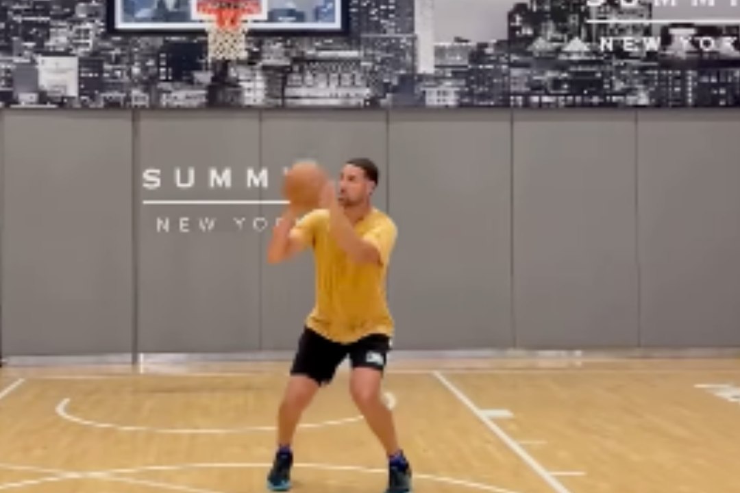Klay Thompson looks lethal during the offseason as Warriors fans dream of a reunion