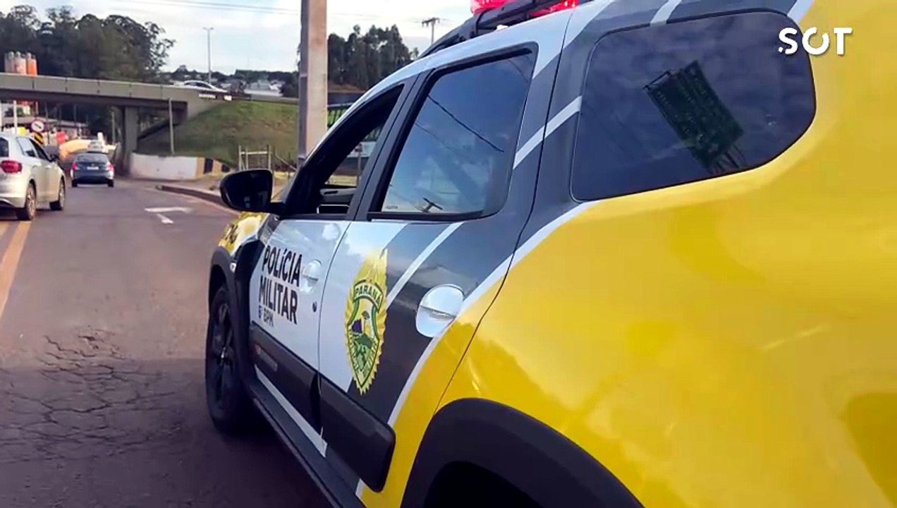 Colisão entre Gol e Clio deixa criança ferida e provoca lentidão no trânsito em Cascavel