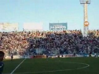 Hinchada Cantando "ElSentimiento es una Pasion"
