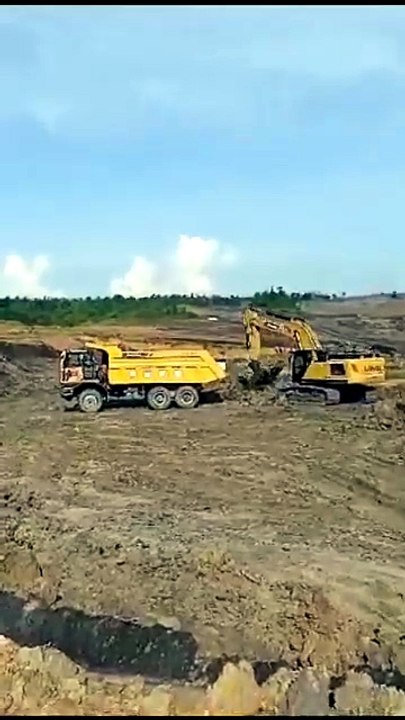 Heavy Equipment Action : Excavator Loading Dump Truck in Kalimantan Mining Site