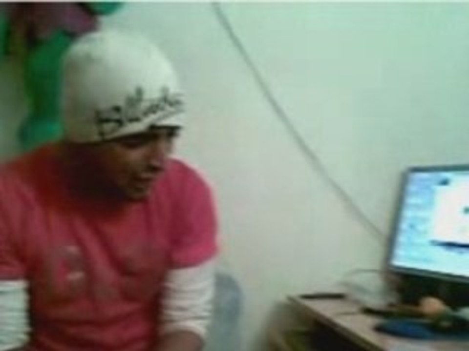 gitano cantando alabanza del culto