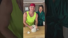Su familia lo rechazó después de ver lo que había debajo de la bata de su hermana 😱