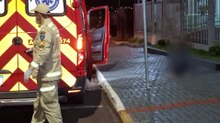 Homem é socorrido pelo Siate no Bairro Interlagos, em Cascavel