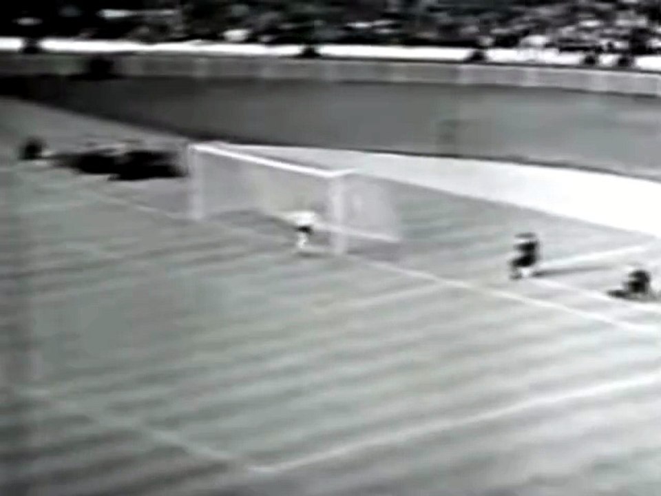 1966WC Bobby Charlton vs Uruguay 0-0 (World Cup Group Stage)