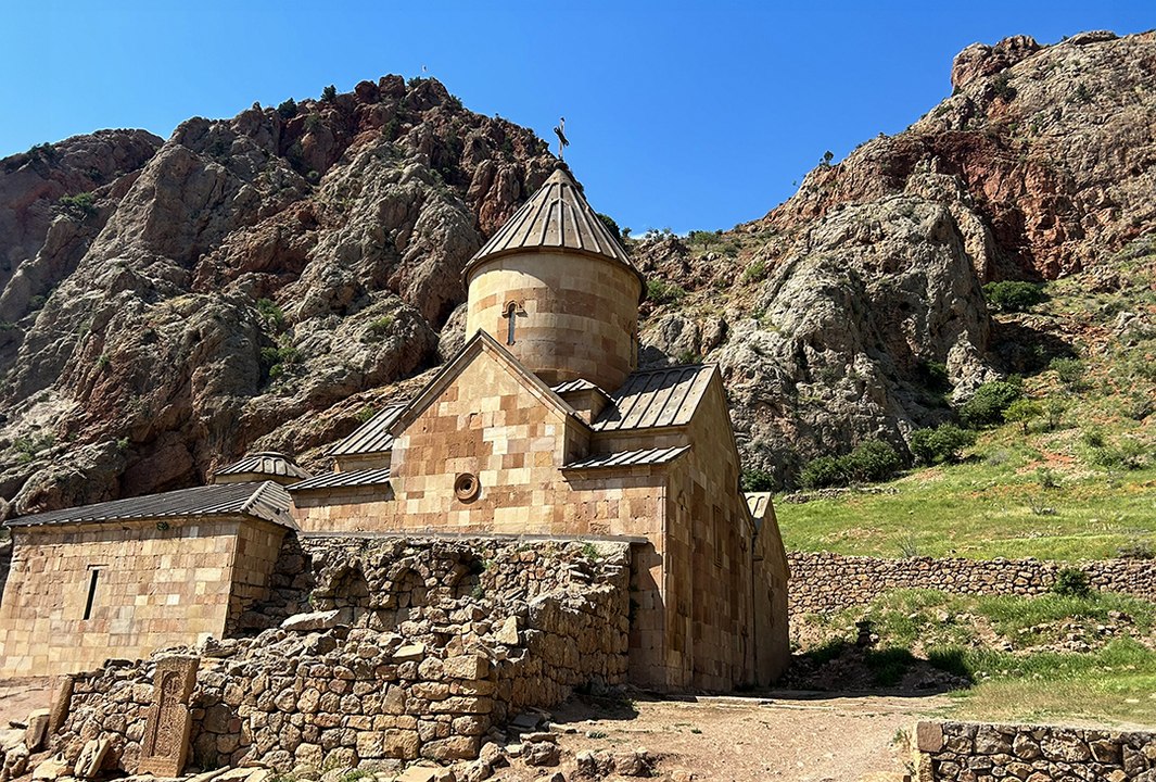 Armenia, entrañables paisajes y monasterios